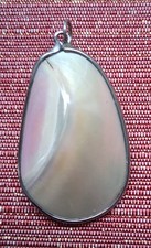 Pendentif original en  nacre