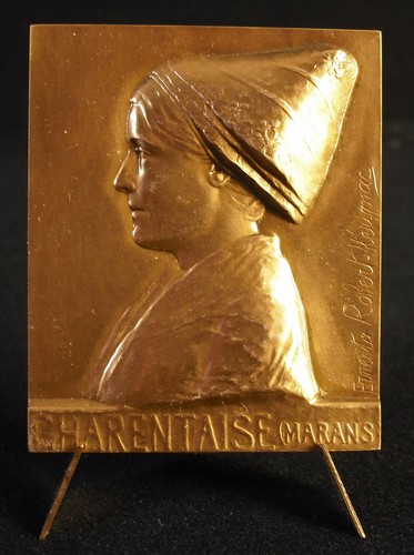 Médaille costume traditionnel