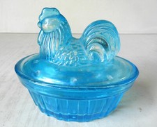 POULE COUVEUSE sur NID VINTAGE