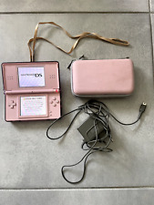Console Nintendo DS rose + coque de protection + housse de rangement + chargeur