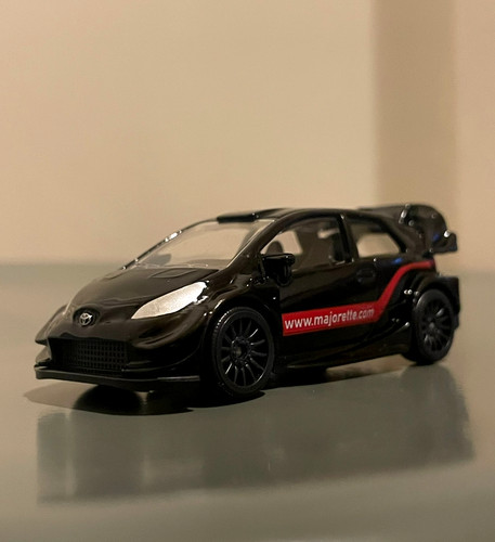 Miniature majorette toyota - miniature,