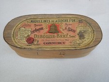 Ancienne boîte ovale avec