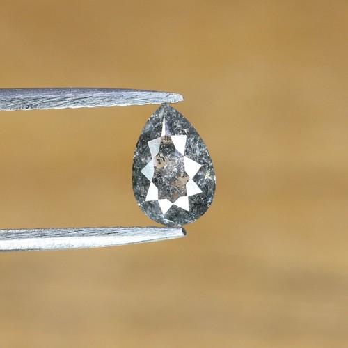Diamant sel poivre - sel, taillé