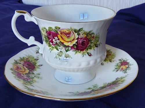 Tasse thé sous - et, en