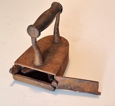 🌟   Ancien FER à REPASSER