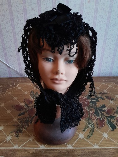 Coiffe ancienne tricotée - , à