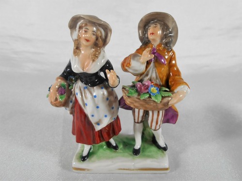 Figurine couple aux - ,