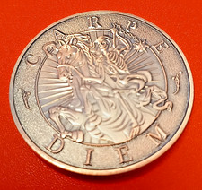 MEDAILLE BRONZE - SQUELETTE A CHEVAL ET CRANE. METAL COULEUR BRONZE NON PRECIEUX