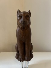 Lynx en bois sculpté à la