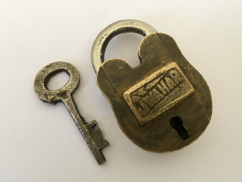 Ancien cadenas laiton - en, des