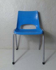 chaise enfant plastique bleu