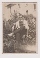 Photo ✨ Homme Assis 3 Août 1929 ? Cigarette Chaise Jardin Vintage ?