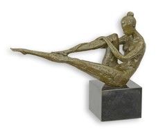 Sculpture en bronze femme nue