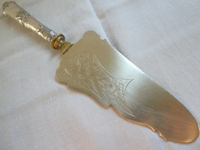 Pelle à tarte en argent fourré décor de fleurs style rocaille Louis XV