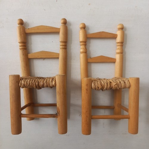Chaises paille miniature - chaises,