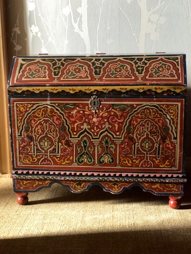 Coffre bois peint oriental - coffre,