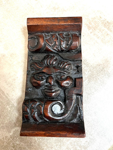 Green man noyer sculpté