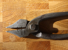Outil ancien pince à tendre