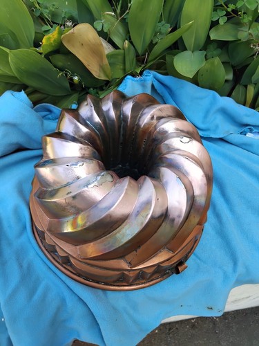 Ancien gros moule gâteau - gros,