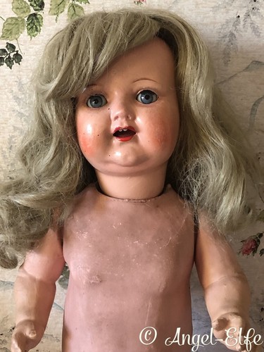 Poupéee ancienne avec langue