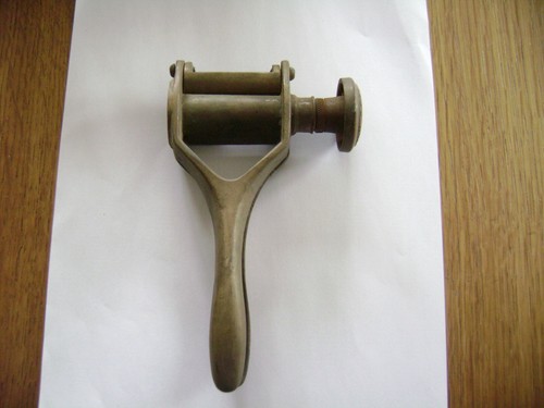Ancienne bouchonneuse sanbri - bouchonneuse,