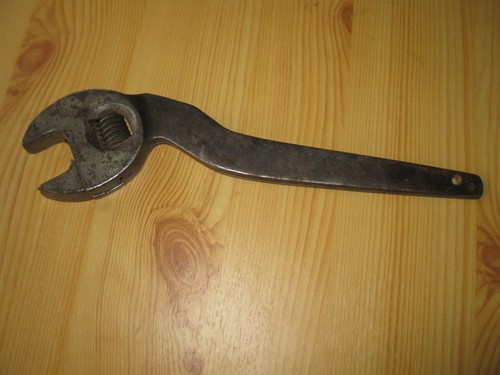 Outil ancien clé molette - /clé,