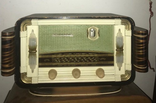 Poste radio ancien 1955 - de,