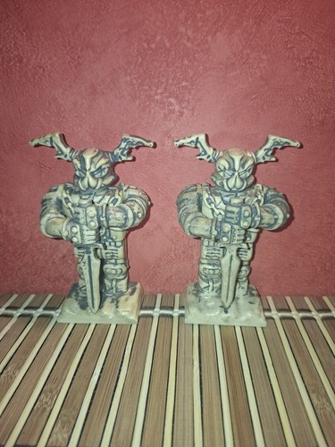 Lot figurines gardiens - 2,
