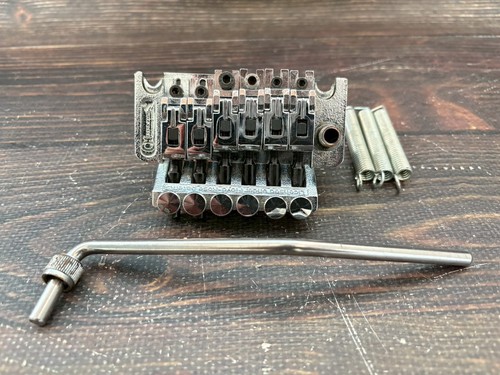 Charvel jackson tremolo - by,