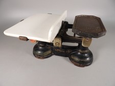 Ancienne Balance en Fonte