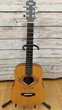 Mini guitare acoustique TAYLOR BABY TAYLOR