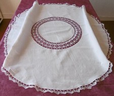 Jolie nappe avec DENTELLE sur