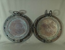 Paire d'Importants Hublots de Marine Anciens en Bronze coulé, d'un Vieux Bateau