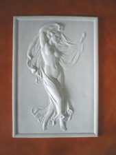 Bas relief danseuse en platre