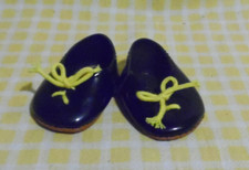 🦁 MODE ET TRAVAUX  POUPEE FRANCOISE CHAUSSURE VERNI NOIRE NOEUD JAUNE 80s NEUVE