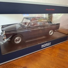 PEUGEOT 404 bleu amiral de