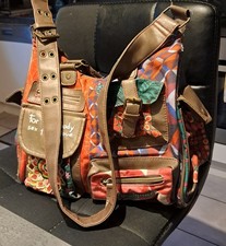 Grand sac Desigual  multipoches  coloré  Largeur 30cm hauteur 25cm occasion