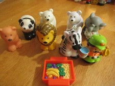 Fisher Price Little People Castle 9 Figures - Zoo Keeper, Lion, Elephant, Zebra