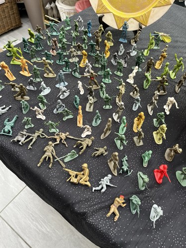 Lot 100 figurines - lot, soldats