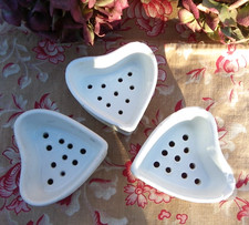 3 ANCIENS MOULES À FAISSELLE