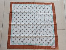 Joli foulard carré TED