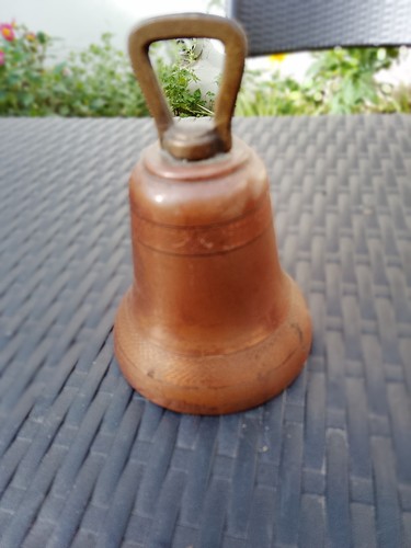 Ancienne petite cloche - ancienne,