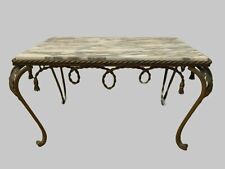 Table basse en fer forgé martelé Plateau en marbre brèche XX siècle