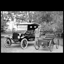 Photo A.030774 FORD MODEL T 1924 & QUADRICYCLE 1896 HENRY FORD