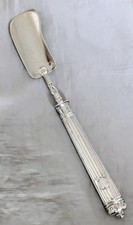 Pelle de Service à Hors D