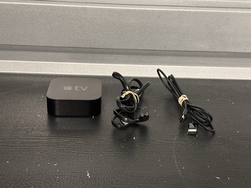 Apple 4th generation - apple, black