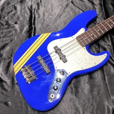 Squier by Fender TOMOMI Jazz