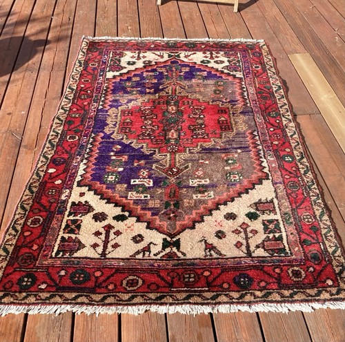 Ancien tapis persan noué - -,