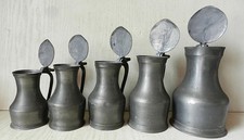 Série de 5 Pichets Anciens en