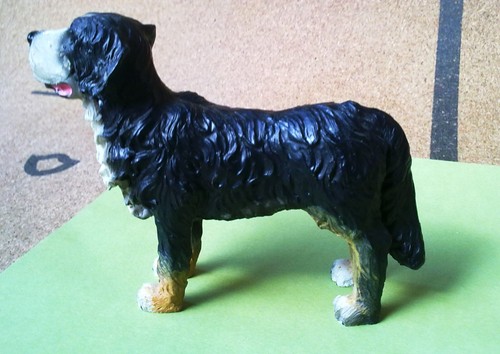 Petite figurine chien - , en